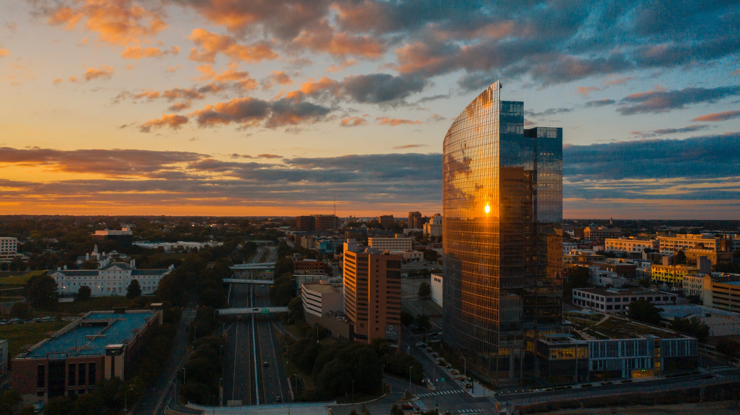 alexander-jawfox-WGXHrJ6DSEQ-unsplash Dominion Energy headquarters building in Richmond, Virginia